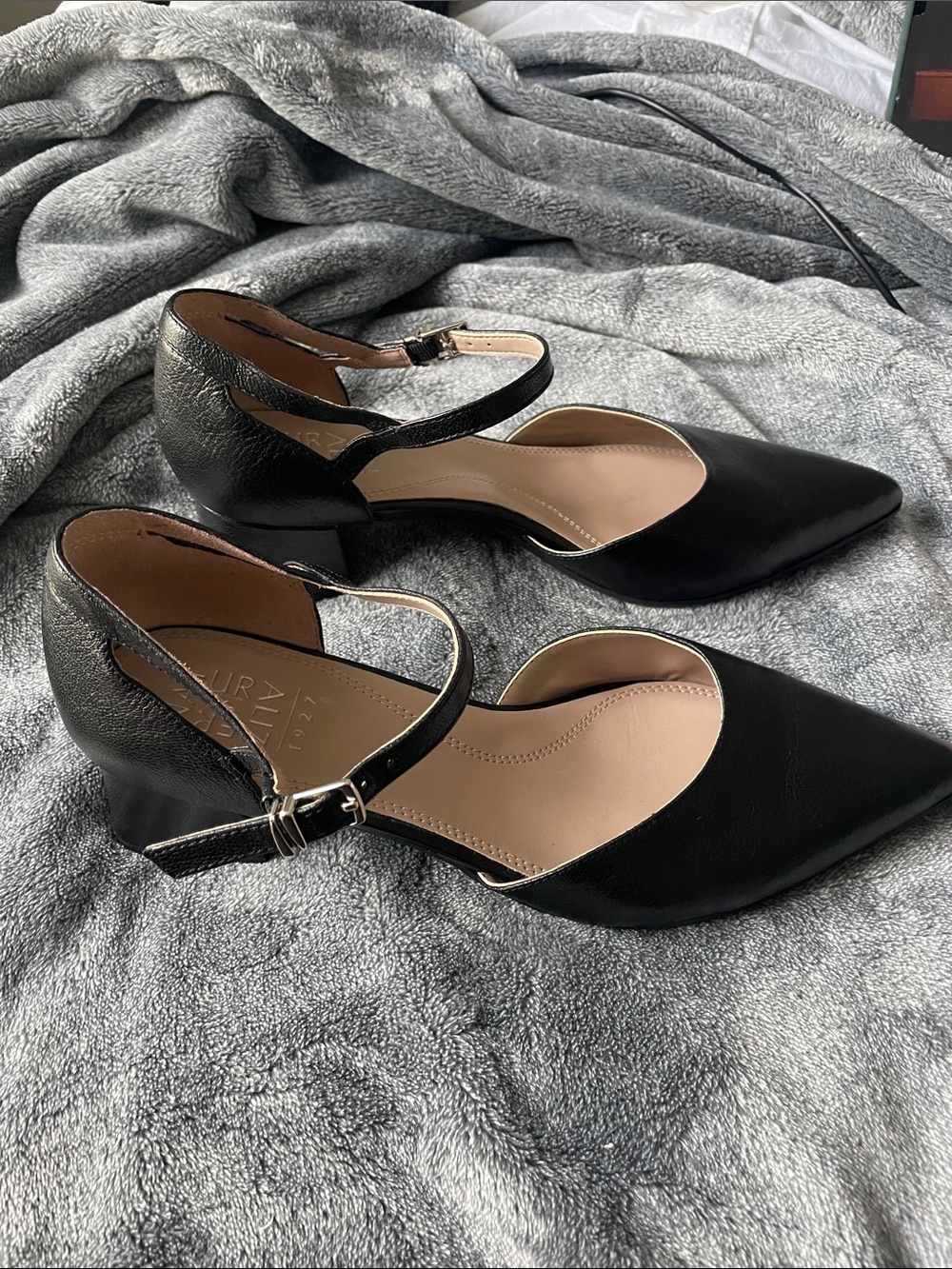 Naturalizer Maddox Black Leather Block Heels
